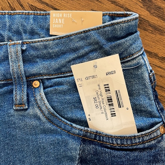 Women's KUT from the Kloth Jane High Rise Fray Jean Shorts - Picture 4 of 9